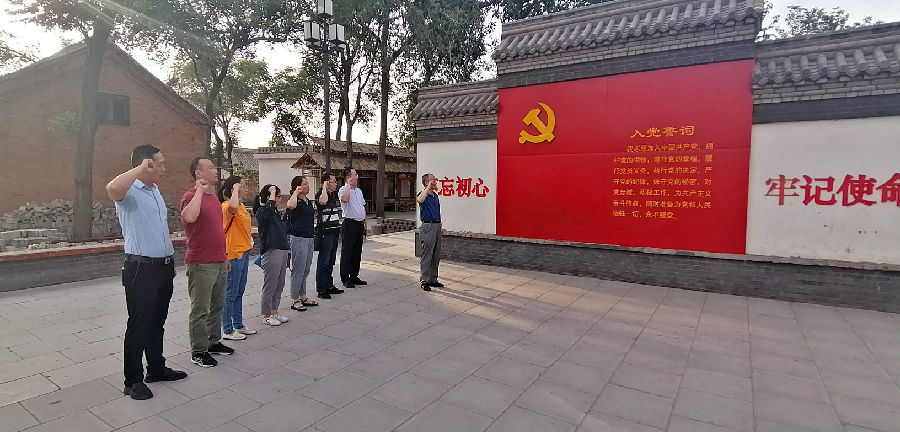 6.20房管办党支部赴寨卜昌村红色教育基地参观学习.jpg